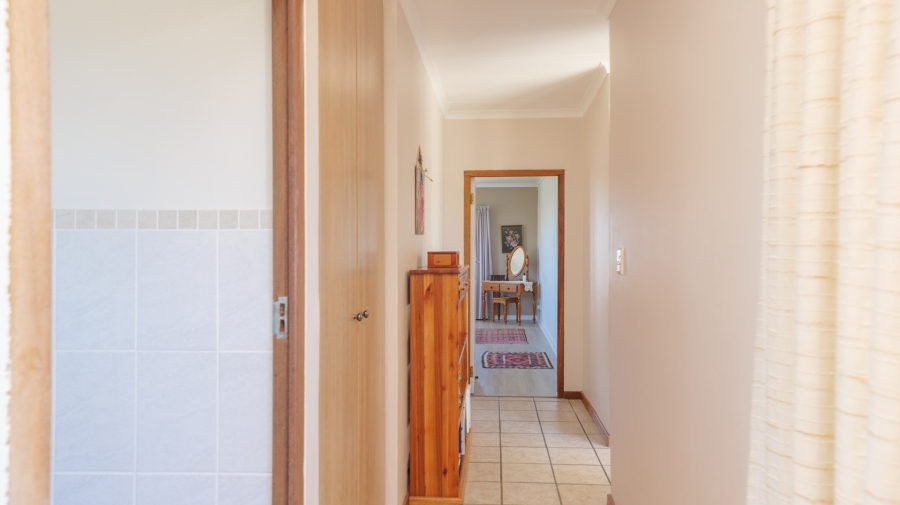 4 Bedroom Property for Sale in Struisbaai Western Cape